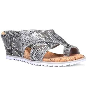 Donald Pliner Candace Leather Cork Wedges 7
